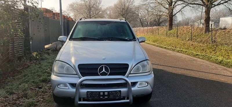 Grau Gebraucht 2002 Mercedes ML270 SUV | 2.400 € (Superpreis) - Bild 1/4