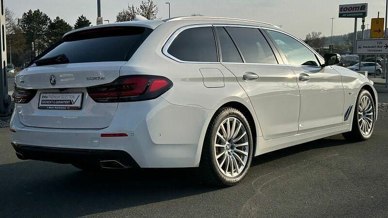 Gebraucht BMW 530e 184 PS (135 kW) 2022 Alpinweiss Kombi