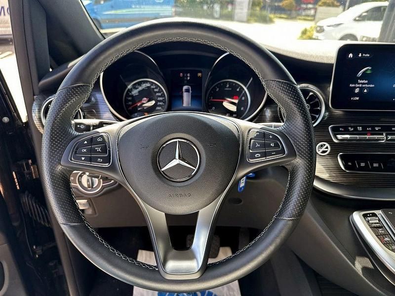 Gebraucht Mercedes V300 Avantgarde 237 PS (174 kW) 2023 Obsidianschwarz metallic Van / Kleinbus