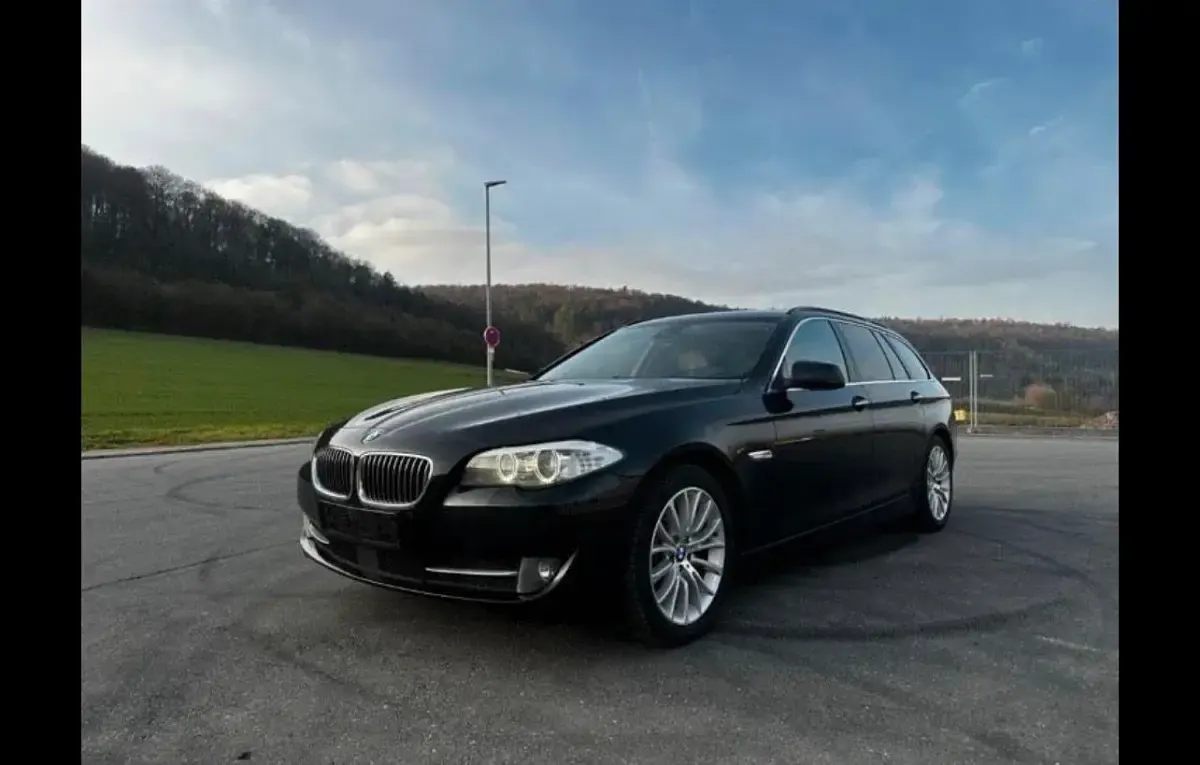 Gebraucht BMW 530 Sport Line 258 PS (189 kW) 2010 Schwarz Kombi
