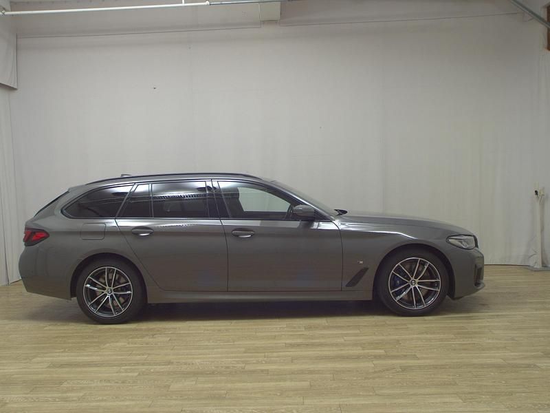 Grau Gebraucht 2021 BMW 530 M Sport Kombi | 29.780 € (Guter Preis) - Bild 1/4