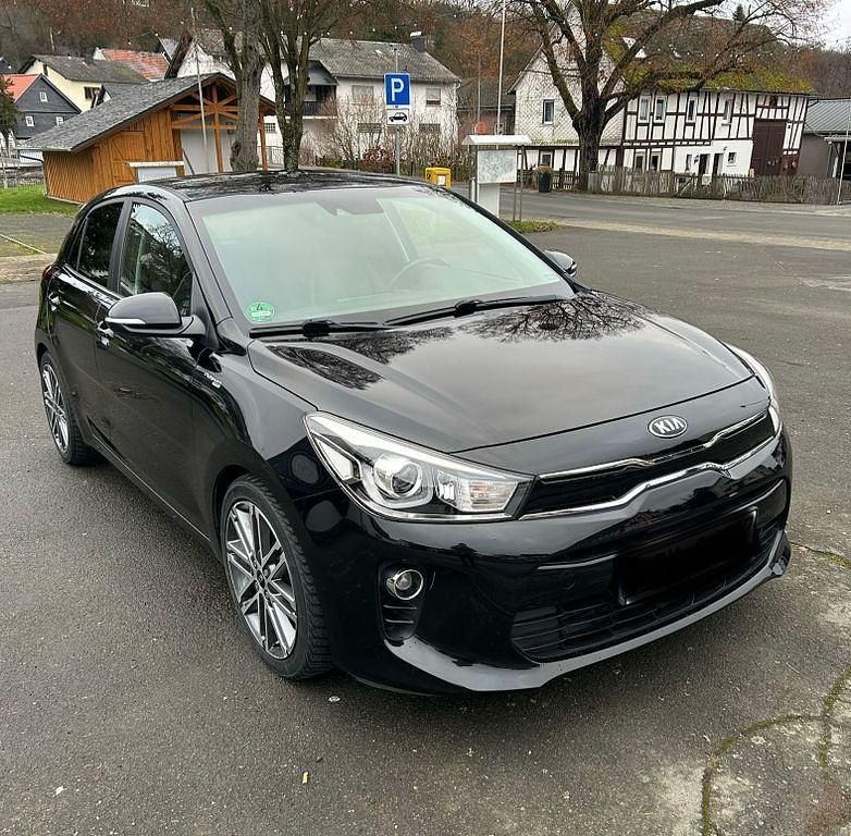 Schwarz Gebraucht 2017 Kia Rio Platinum Edition Limousine | 10.990 € (Guter Preis) - Bild 1/4