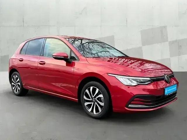 Gebraucht VW Golf VIII Active 150 PS (110 kW) 2022 Kings red metallic Limousine