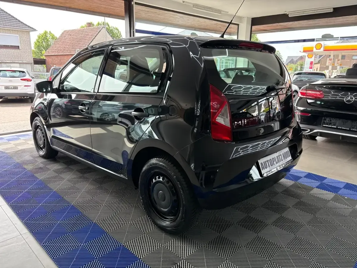 Gebraucht Seat Mii 60 PS (44 kW) 2013 Schwarz Kleinwagen