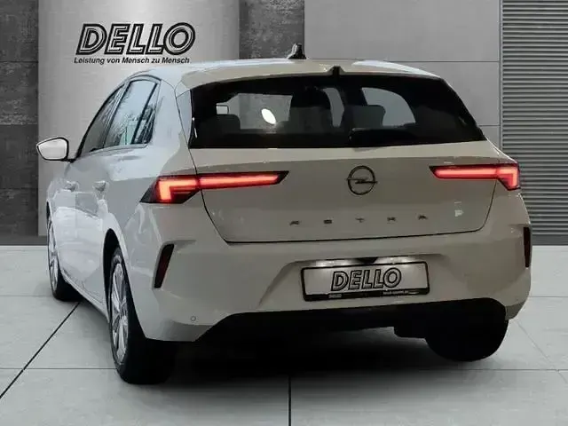 Gebraucht Opel Astra Enjoy 110 PS (80 kW) 2023 Jade weiss/arktis weiss Limousine