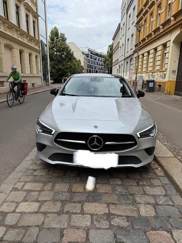Grau Gebraucht 2022 Mercedes CLA250e Limousine | 30.000 € (Fairer Preis) - Bild 1/4