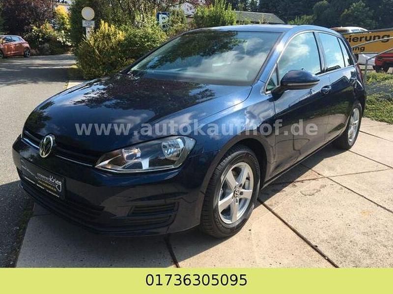 Gebraucht VW Golf VII Trendline 110 PS (80 kW) 2017 Blau Limousine