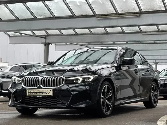 Gebraucht BMW 320 M Sport 190 PS (139 kW) 2025 Saphirschwarz (metallic) Limousine
