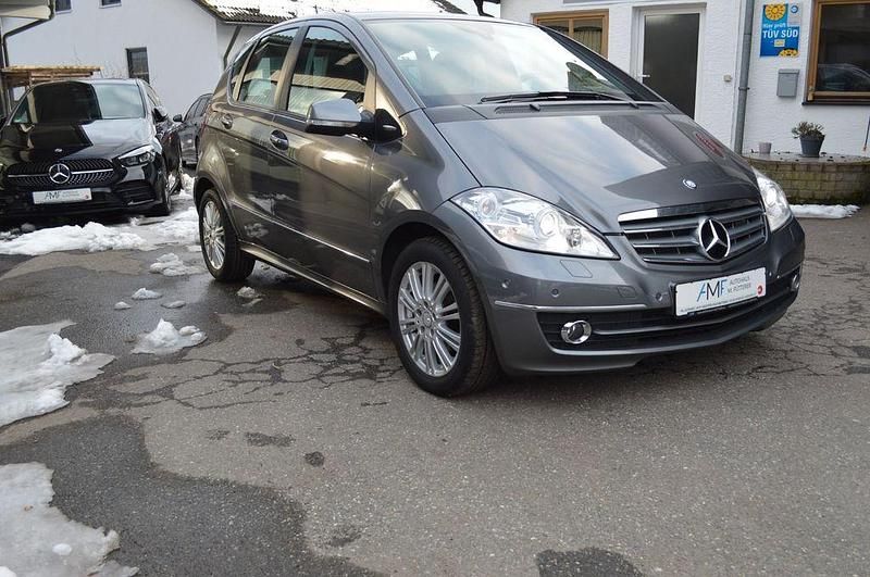 Gebraucht Mercedes A180 116 PS (85 kW) 2012 Grau Limousine