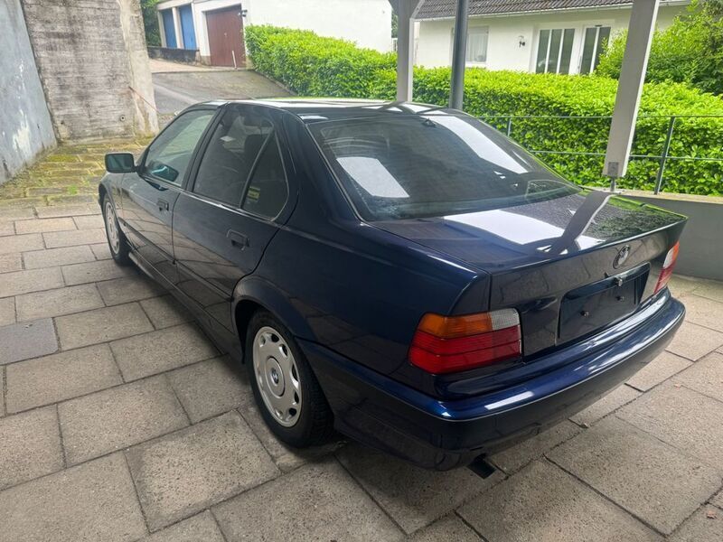 Gebraucht BMW 316 102 PS (75 kW) 1993 Blau Limousine