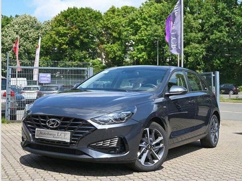 Grau Gebraucht 2023 Hyundai i30 Limousine | 15.487 € (Fairer Preis) - Bild 1/4