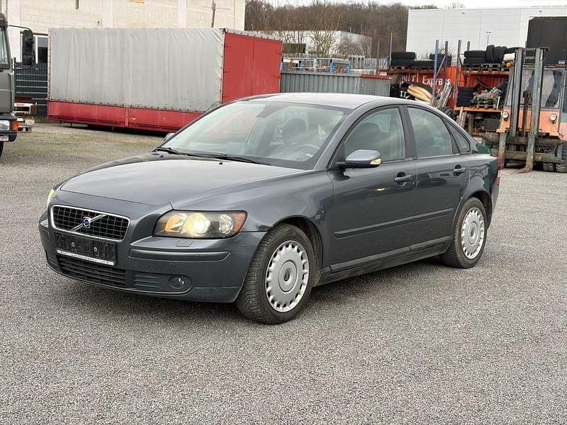 Grau Gebraucht 2005 Volvo S40 Summum Limousine | 1.800 € - Bild 1/4