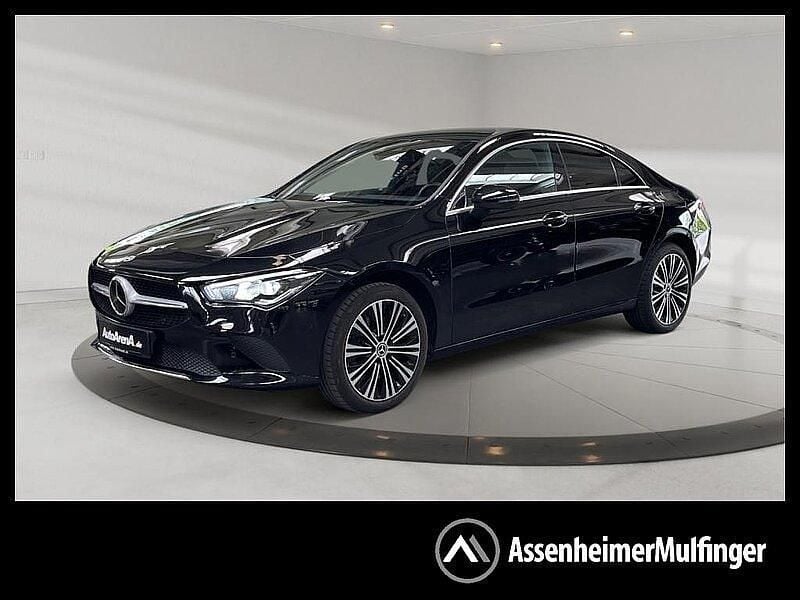 Metalliclack kosmosschwarz Gebraucht 2022 Mercedes CLA250e Progressive Limousine | 28.690 € (Guter Preis) - Bild 1/4