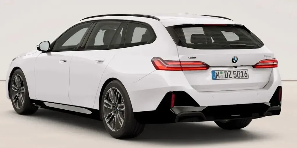 Neu BMW 540 Performance 303 PS (222 kW) 2025 Alpinweiss uni Kombi