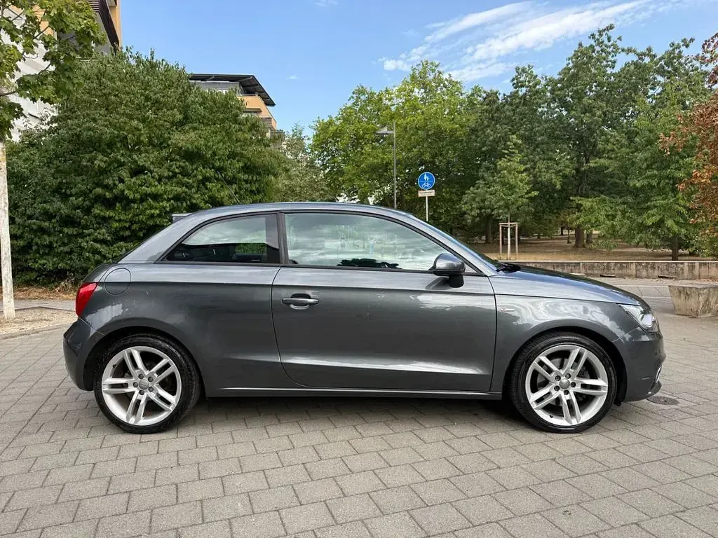 Gebraucht Audi A1 S-Line 122 PS (89 kW) 2011 Grau Kleinwagen