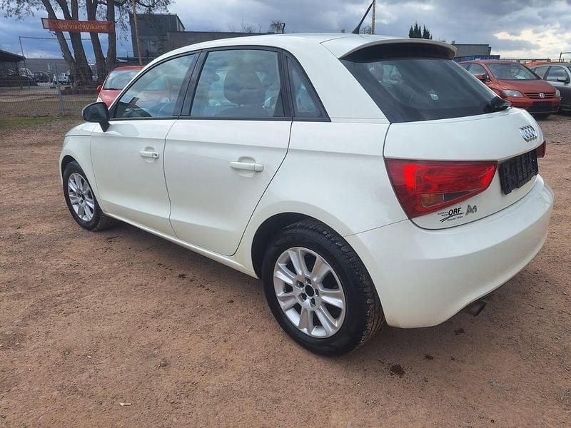 Gebraucht Audi A1 Sportback Attraction 90 PS (66 kW) 2012 Weiß Kleinwagen