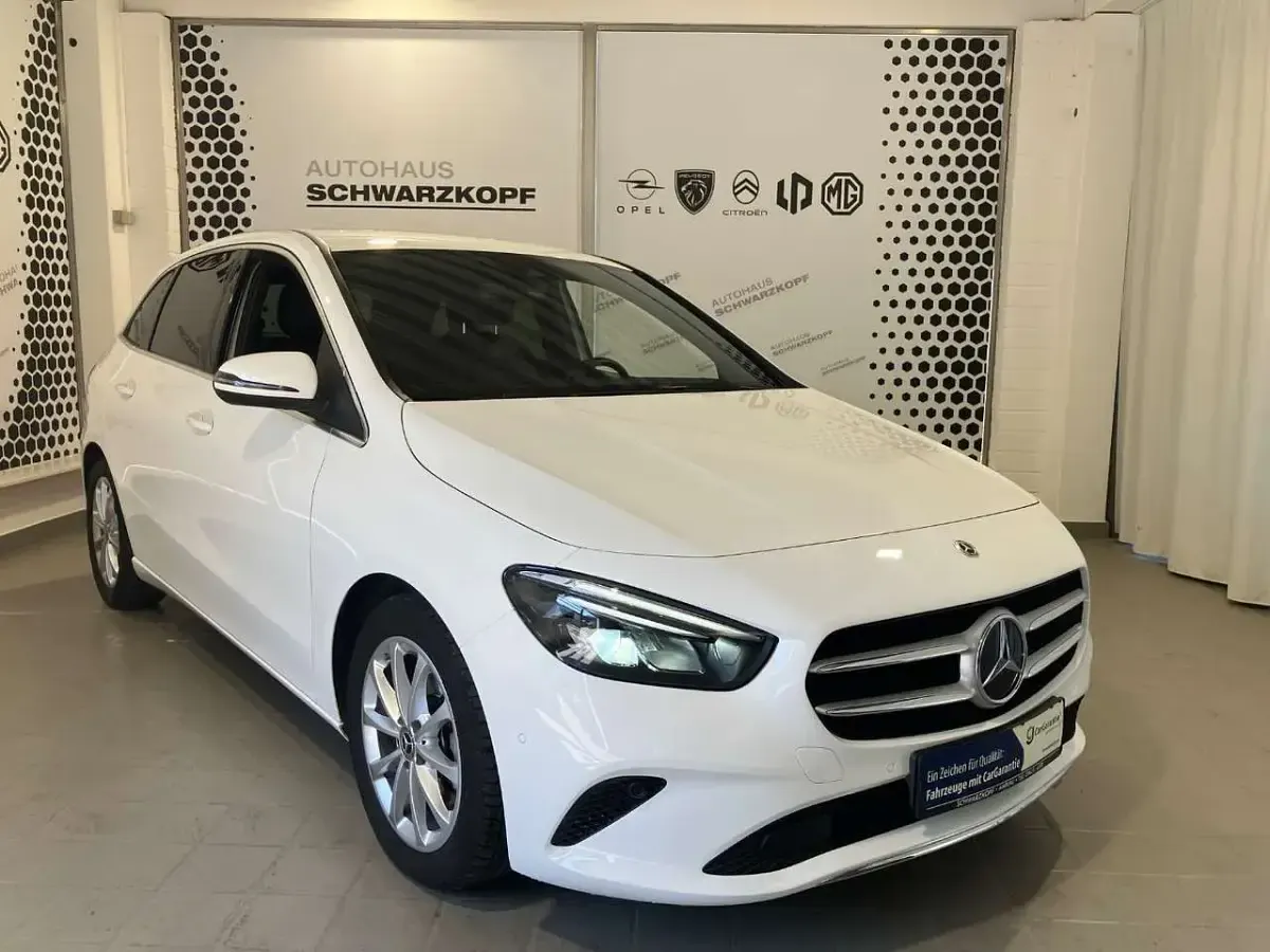 Gebraucht Mercedes B200 Progressive 163 PS (119 kW) 2022 Weiß Kleinwagen