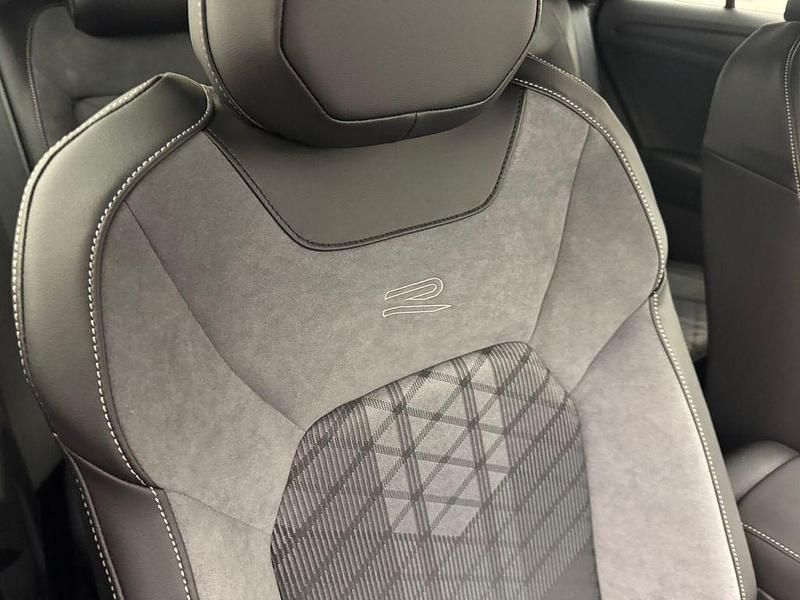 Gebraucht VW T-Roc R-line 150 PS (110 kW) 2024 Schwarz SUV