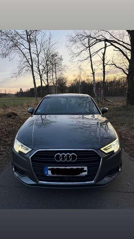 Gebraucht Audi A3 Sport 116 PS (85 kW) 2019 Grau Limousine