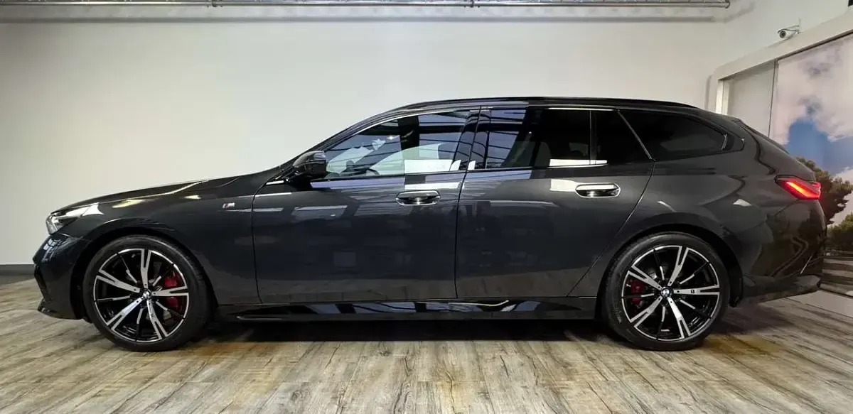 Gebraucht BMW 540 M Sport 303 PS (222 kW) 2025 (0a90) sophistograu brillant Kombi