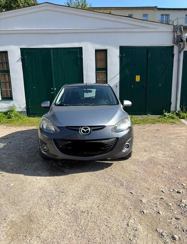 Silber Gebraucht 2011 Mazda 2 Limousine | 3.500 € (Guter Preis) - Bild 1/4