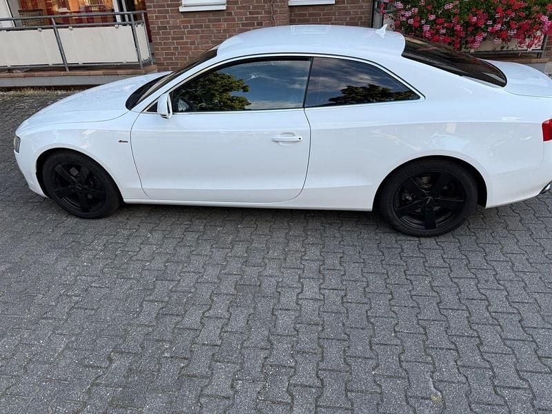 Weiß Gebraucht 2009 Audi A5 Comfort Coupé | 6.200 € (Superpreis) - Bild 1/4