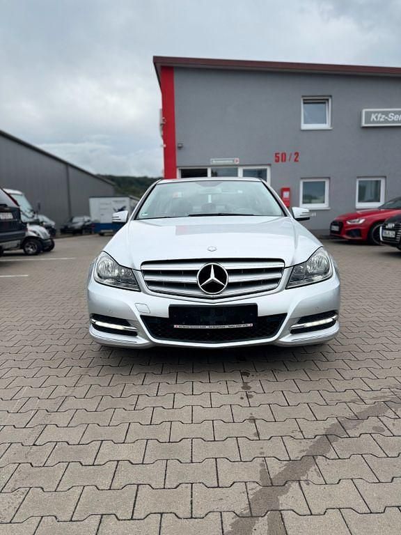 Silber Gebraucht 2012 Mercedes C180 Avantgarde Limousine | 9.500 € (Fairer Preis) - Bild 1/4