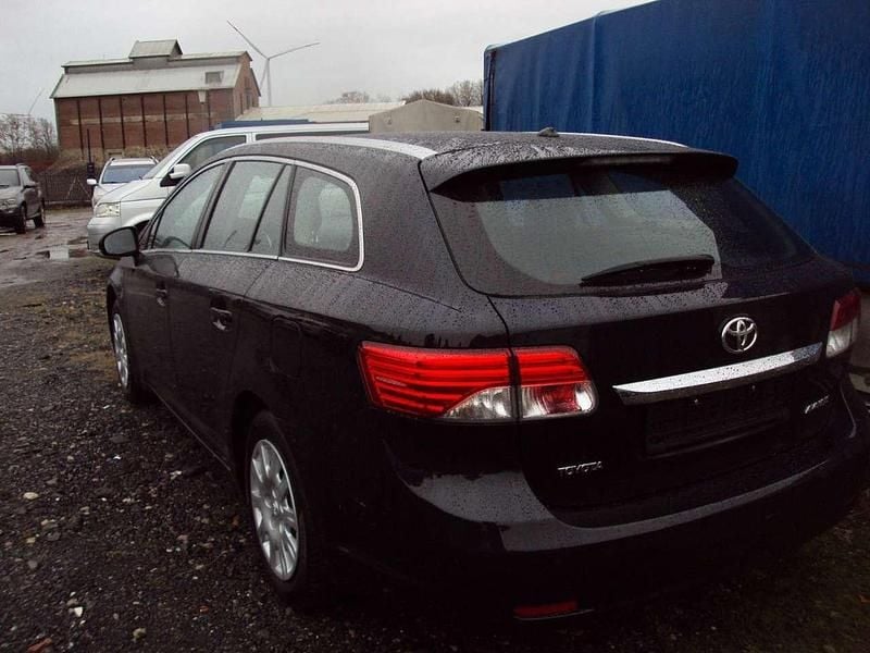 Gebraucht Toyota Avensis Life 147 PS (108 kW) 2012 Titaniumblau mica metallic Kombi