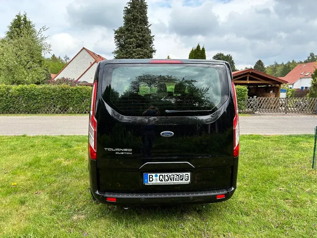 Usata Ford Tourneo Titanium 131 CV (96 kW) 2021 Nero Monovolume
