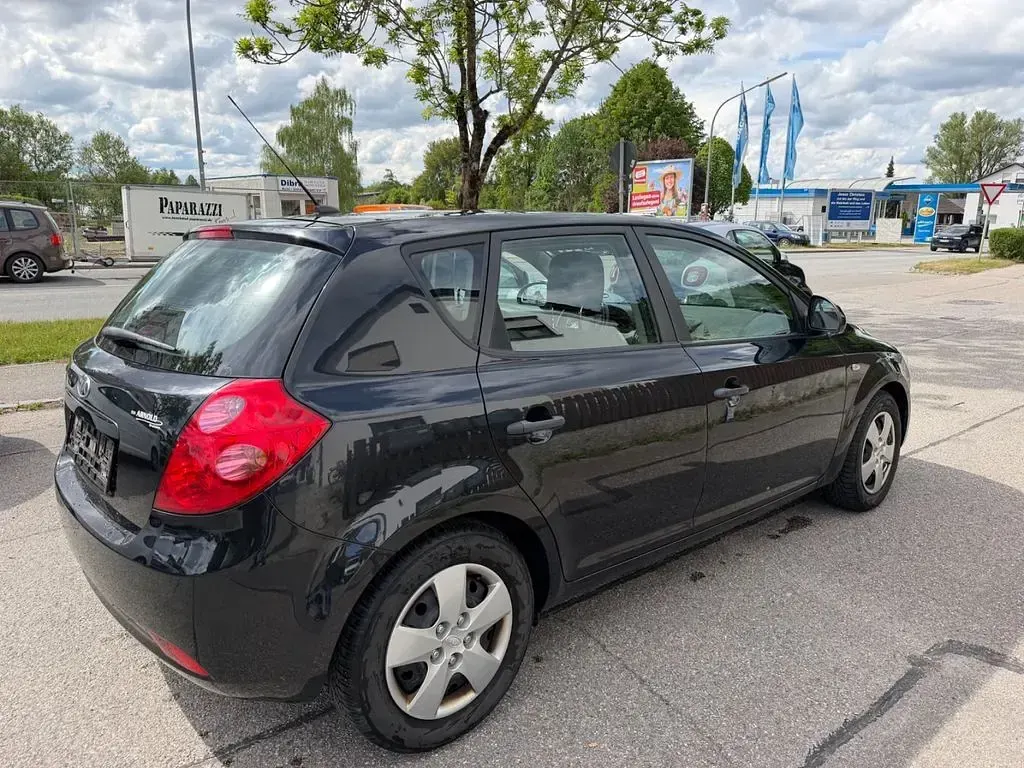 Gebraucht Kia Ceed LX 122 PS (89 kW) 2007 Schwarz Kleinwagen