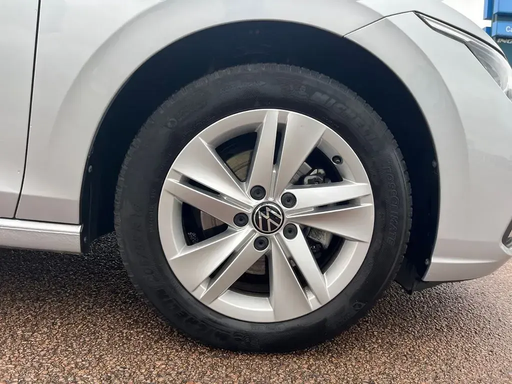 Gebraucht VW Golf VIII 110 PS (80 kW) 2023 Silber Kombi