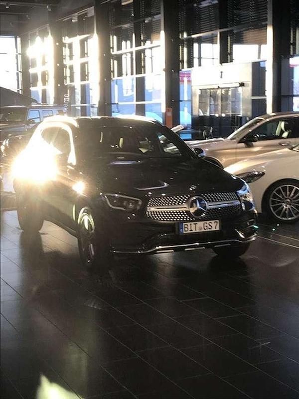 Schwarz Gebraucht 2019 Mercedes GLC400d AMG line SUV | 35.890 € (Fairer Preis) - Bild 1/4