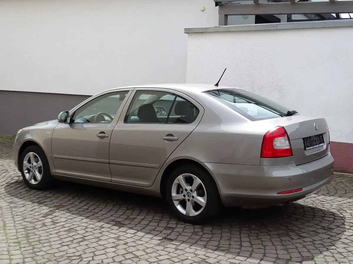 Gebraucht Skoda Octavia 105 PS (77 kW) 2012 Beige Limousine