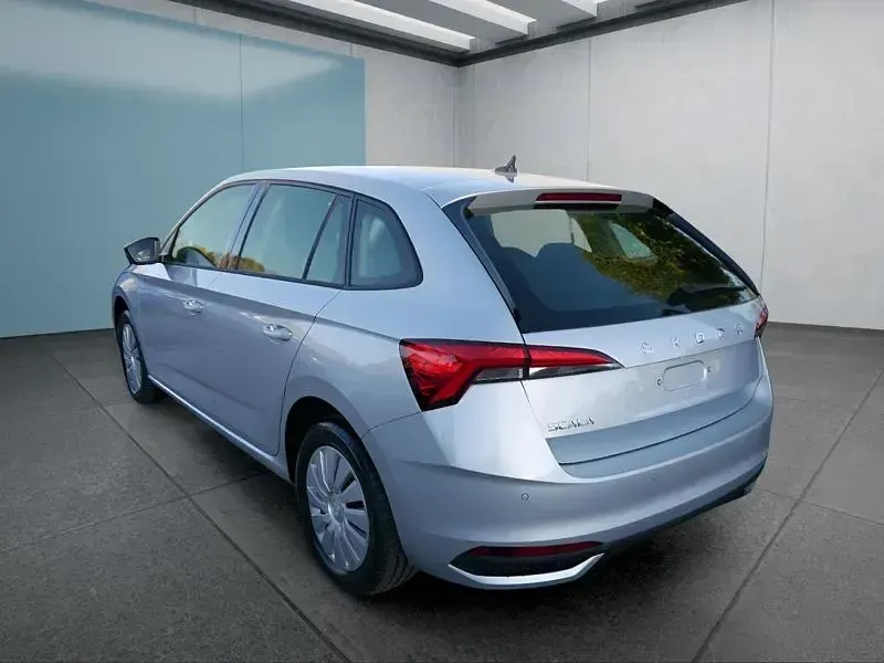 Neu Skoda Scala 116 PS (85 kW) 2025 Silber Kleinwagen