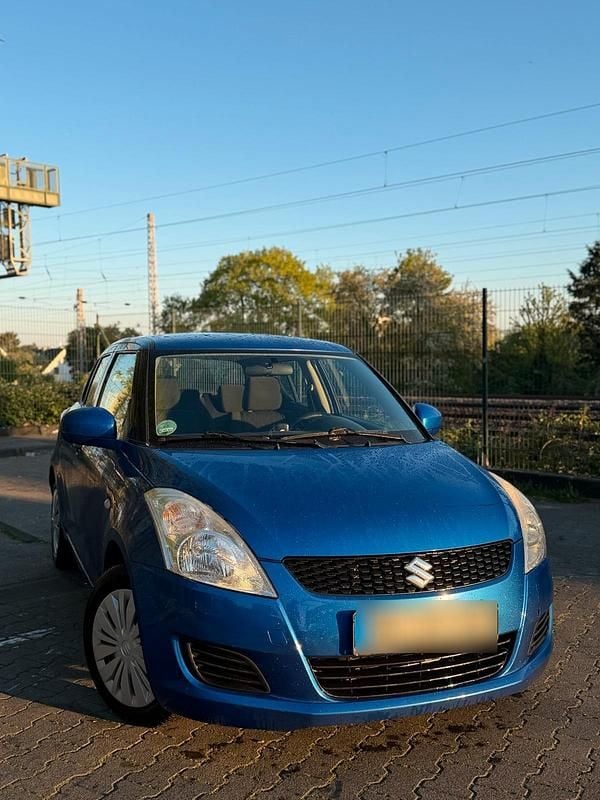 Second-hand Suzuki Swift 92 CP (67 kW) 2011 Albastru Hatchback