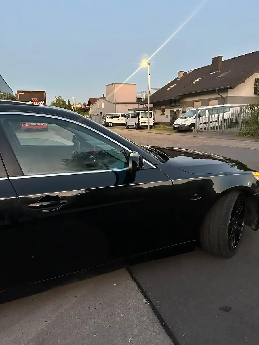 Gebraucht BMW 525 Sport Line 191 PS (140 kW) 2005 Schwarz Limousine
