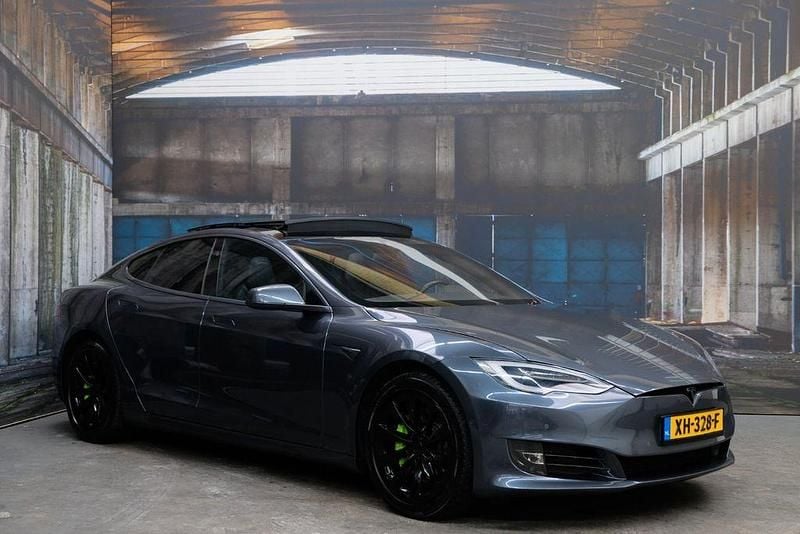Grau Gebraucht 2018 Tesla Model S Performance Kleinwagen | 22.950 € - Bild 1/4