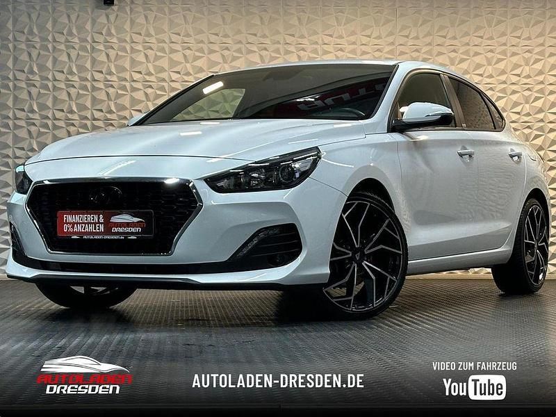 Weiß Gebraucht 2020 Hyundai i30 Limousine | 18.799 € (Fairer Preis) - Bild 1/4