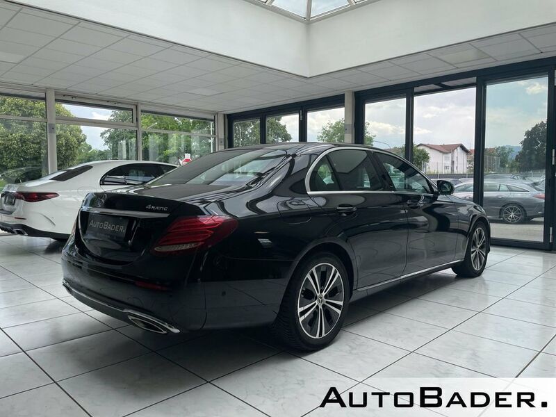 Gebraucht Mercedes E450 Avantgarde 367 PS (269 kW) 2019 197 obsidianschwarz (metallic) Limousine