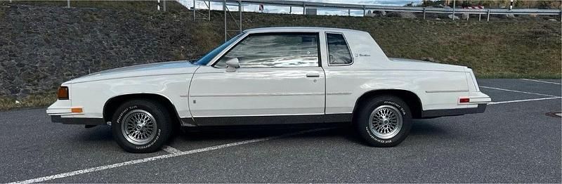 Gebraucht Oldsmobile Cutlass 140 PS (102 kW) 1987 Weiß Coupé
