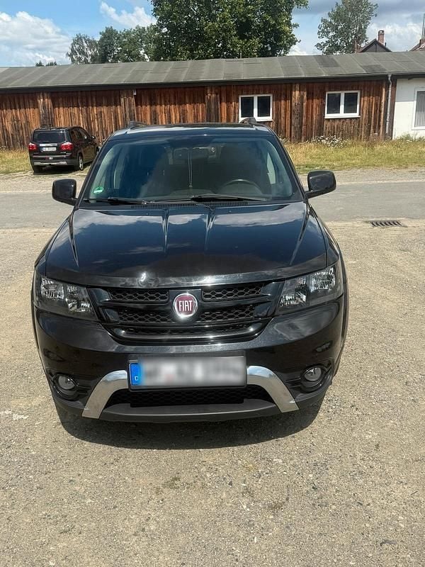Weiß Gebraucht 2015 Fiat Freemont Black Code SUV | 8.600 € (Superpreis) - Bild 1/4