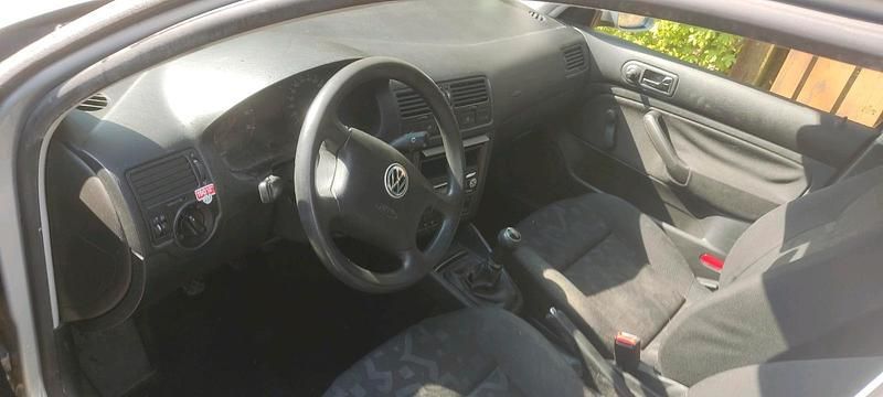 Second-hand VW Bora 105 CP (77 kW) 2000 Gri Berlinǎ
