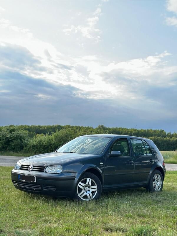 Grau Gebraucht 2001 VW Golf IV Kleinwagen | 1.450 € (Etwas zu teuer) - Bild 1/4