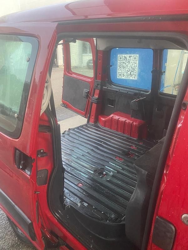 Gebraucht Citroën Berlingo 75 PS (55 kW) 2009 Rot Van / Kleinbus