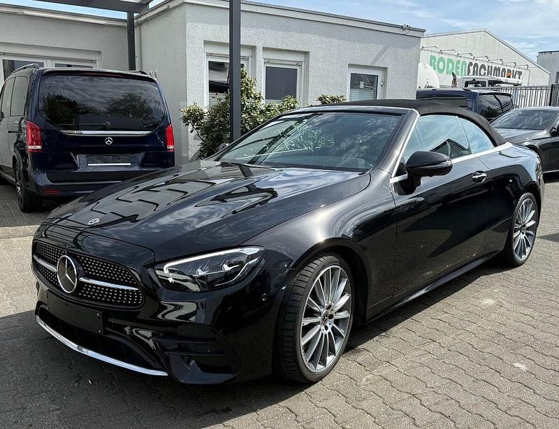Gebraucht Mercedes E400 330 PS (242 kW) 2023 Schwarz Cabrio