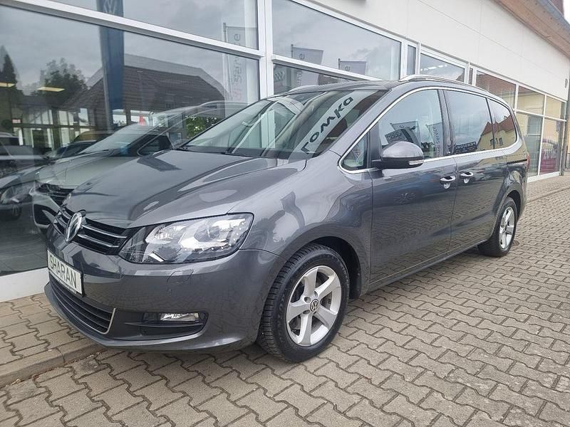 Grau Gebraucht 2017 VW Sharan Allstar Van / Kleinbus | 16.970 € (Fairer Preis) - Bild 1/4
