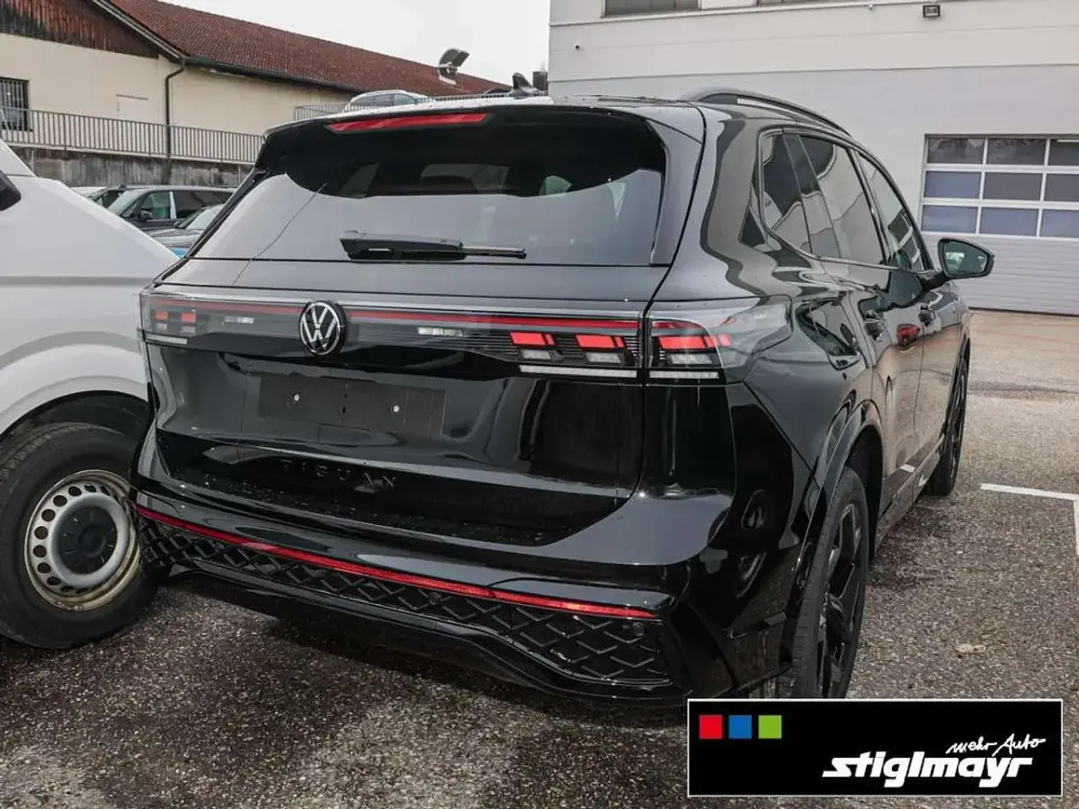 Neu VW Tiguan R-line 204 PS (150 kW) 2026 Grenadillschwarz metallic SUV