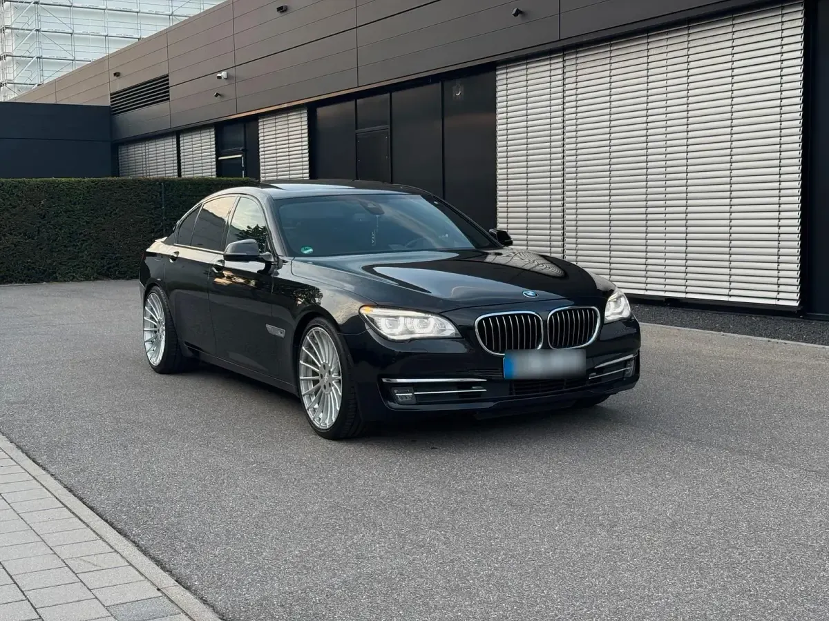 Gebraucht BMW 740 313 PS (230 kW) 2013 Schwarz Limousine