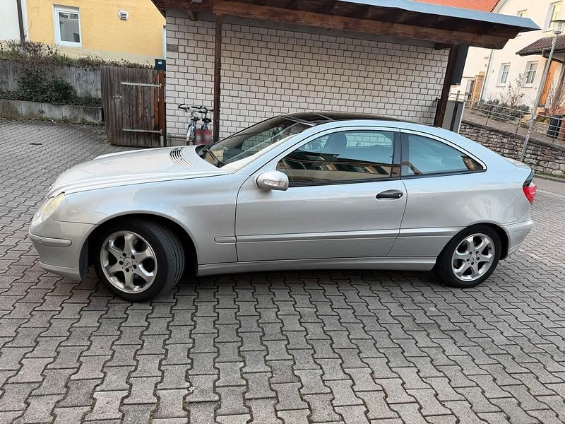 Gebraucht Mercedes CLC180 143 PS (105 kW) 2002 Silber Kleinwagen