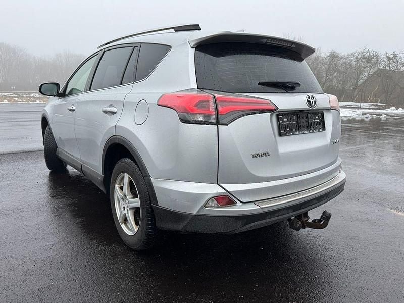 Gebraucht Toyota RAV4 Edition 143 PS (105 kW) 2016 Silber SUV